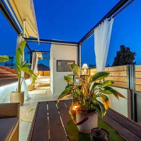 Le Nid Terrace Apartment *